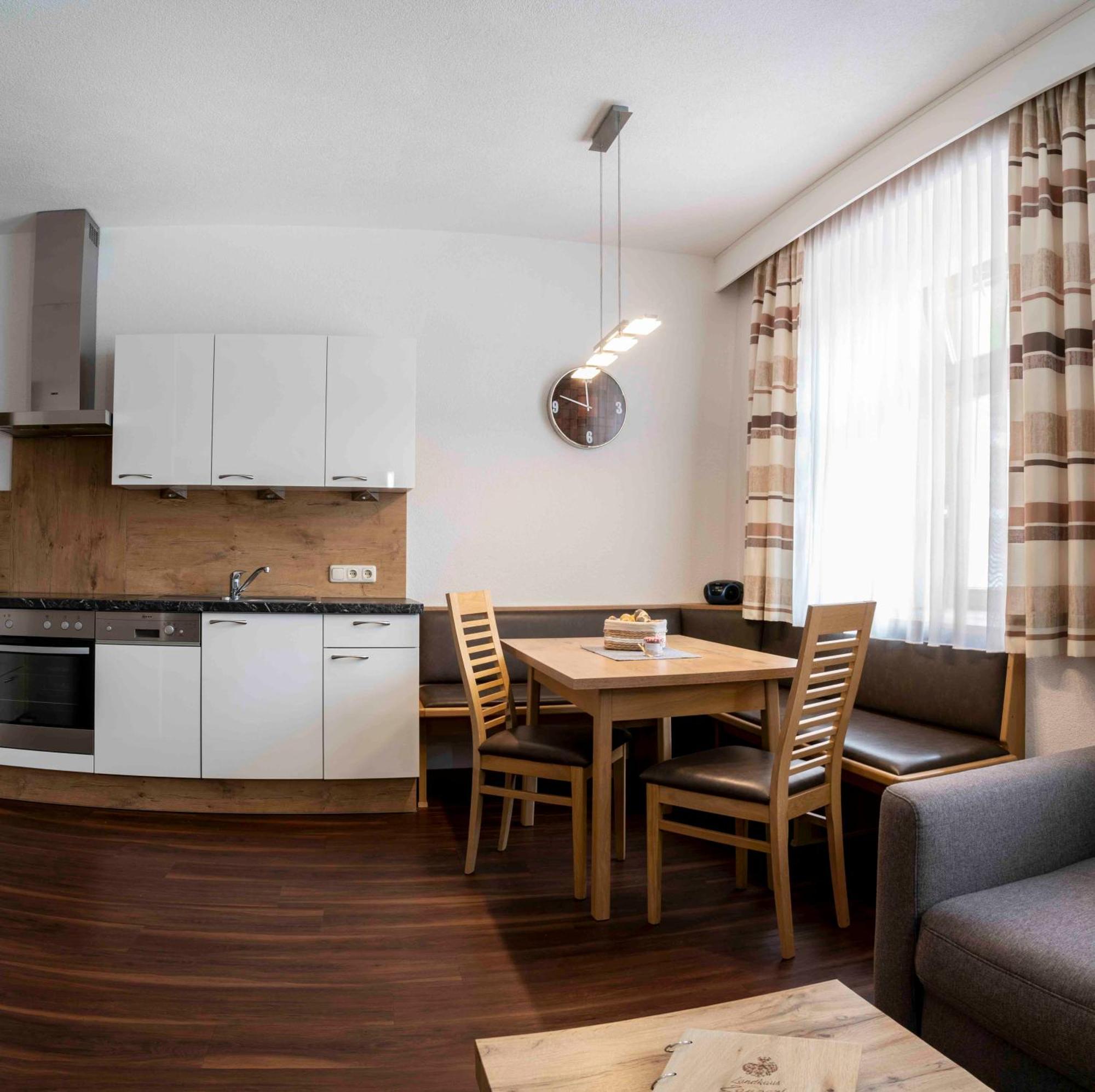 Landhaus Zangerl - Kobelerhof Landeck Habitación foto