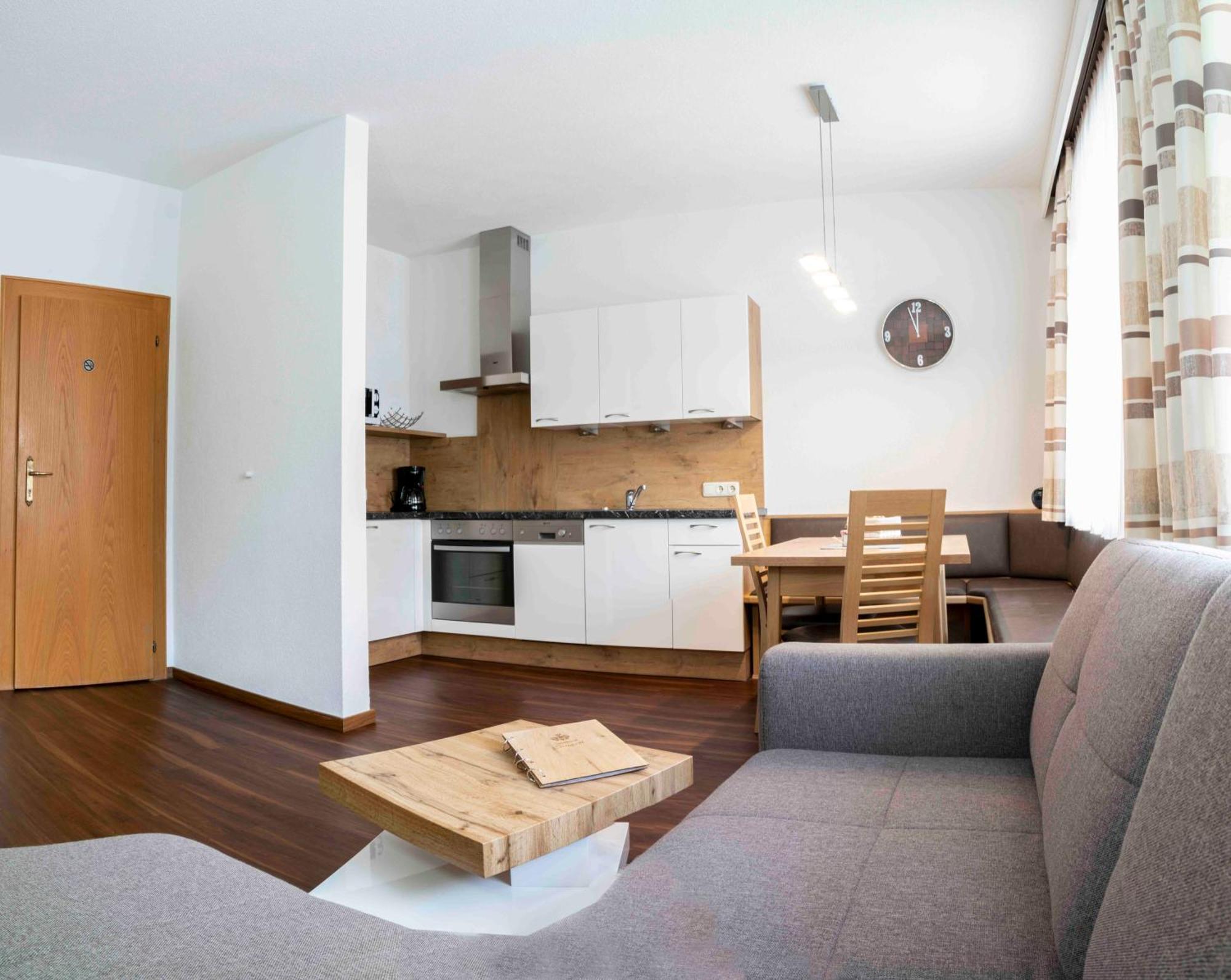 Landhaus Zangerl - Kobelerhof Landeck Habitación foto