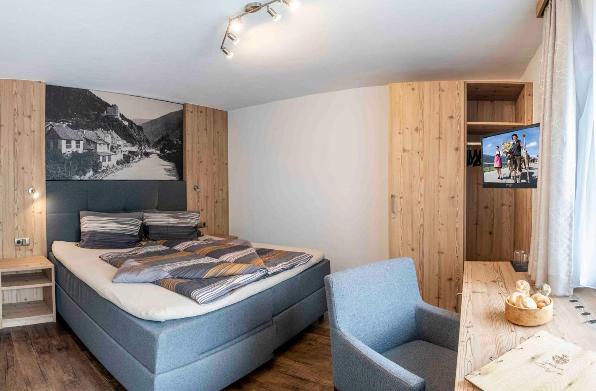 Landhaus Zangerl - Kobelerhof Landeck Habitación foto