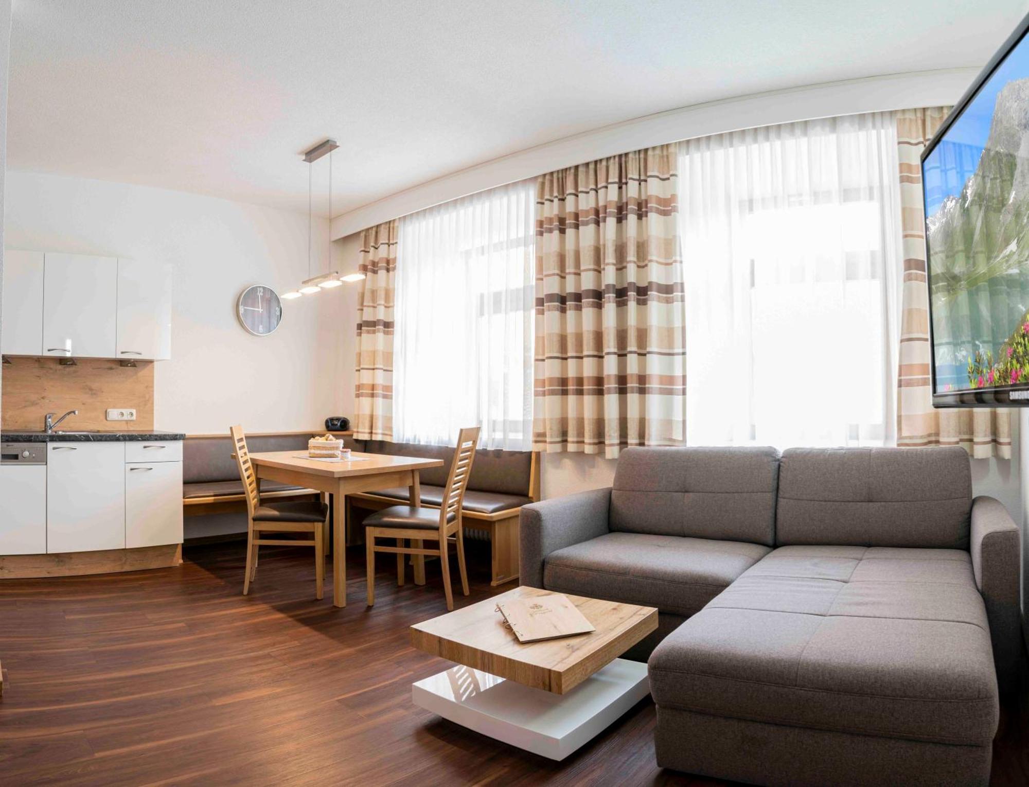 Landhaus Zangerl - Kobelerhof Landeck Habitación foto
